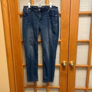 EUC Chico's 1 So Slimming Ankle Jeans